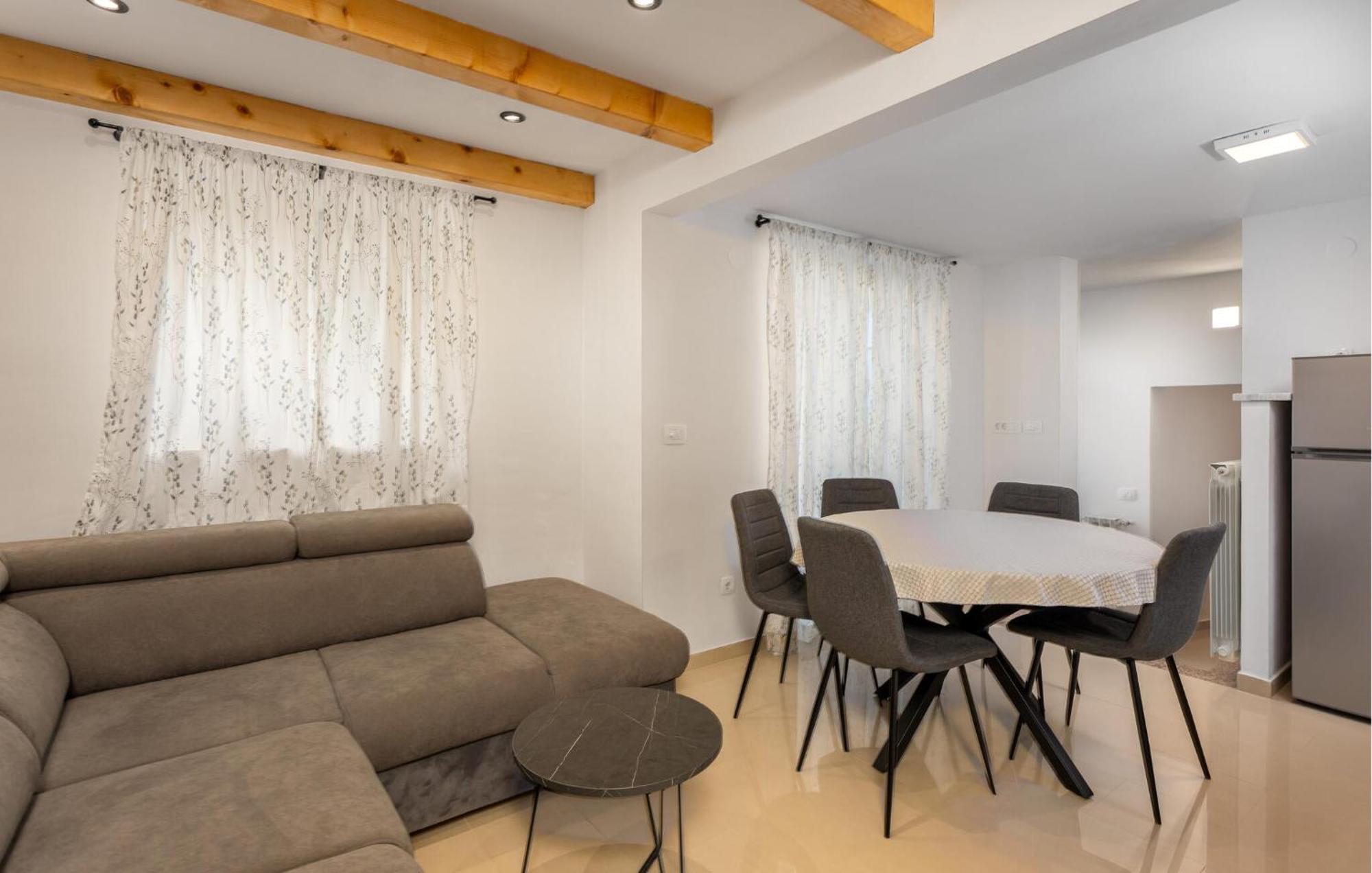 Gorgeous Apartment In Brsec With Kitchen Exterior photo
